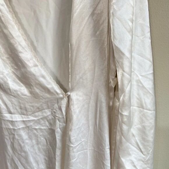 Victoria's Secret medium/large vintage robe - Picture 3 of 6